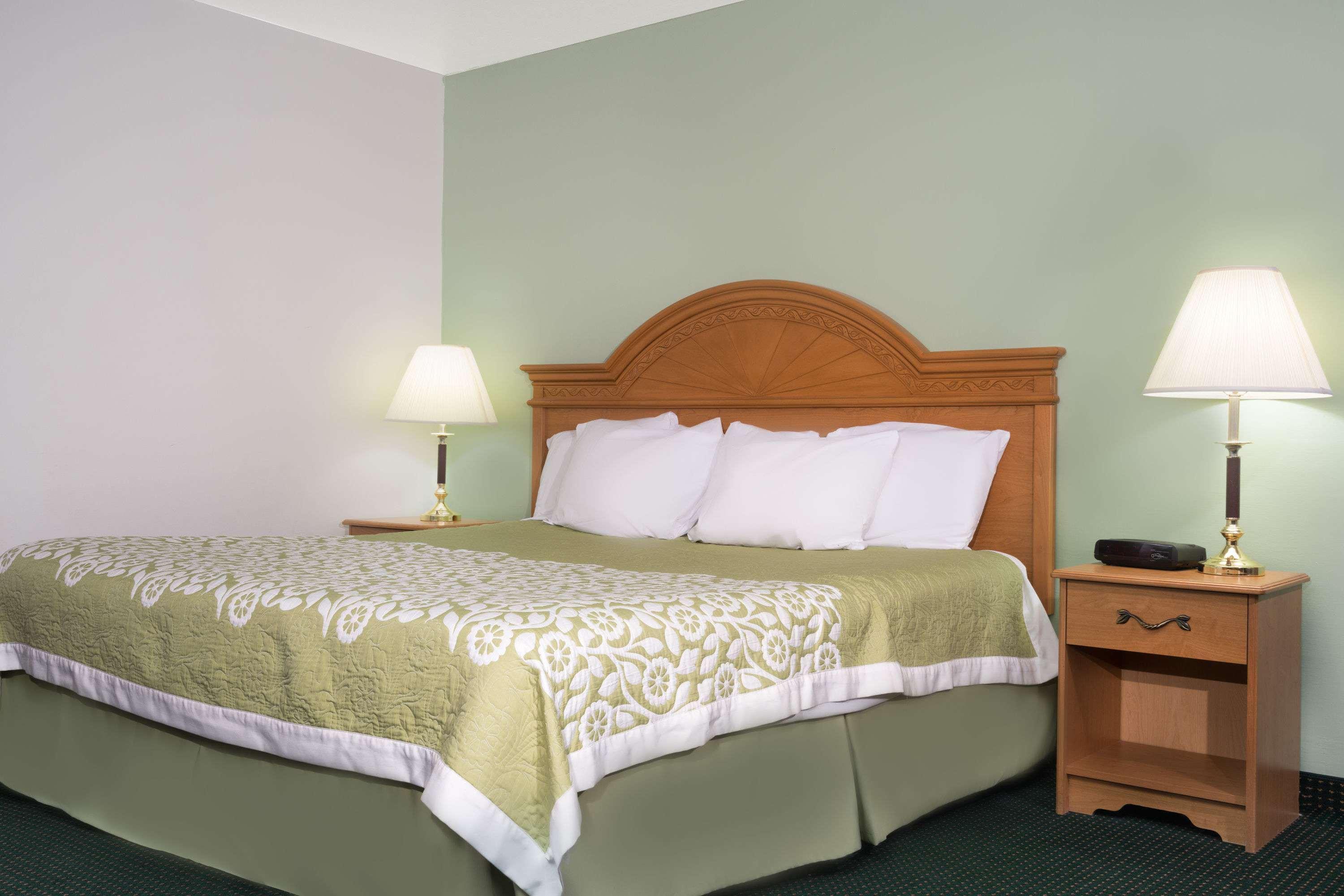 Days Inn By Wyndham St Cloud Saint Cloud Exteriör bild