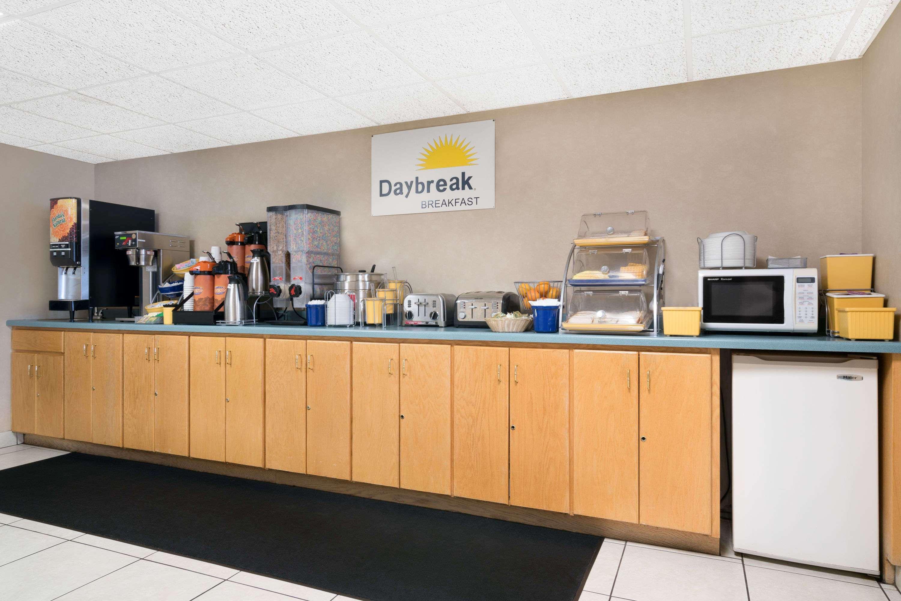 Days Inn By Wyndham St Cloud Saint Cloud Exteriör bild